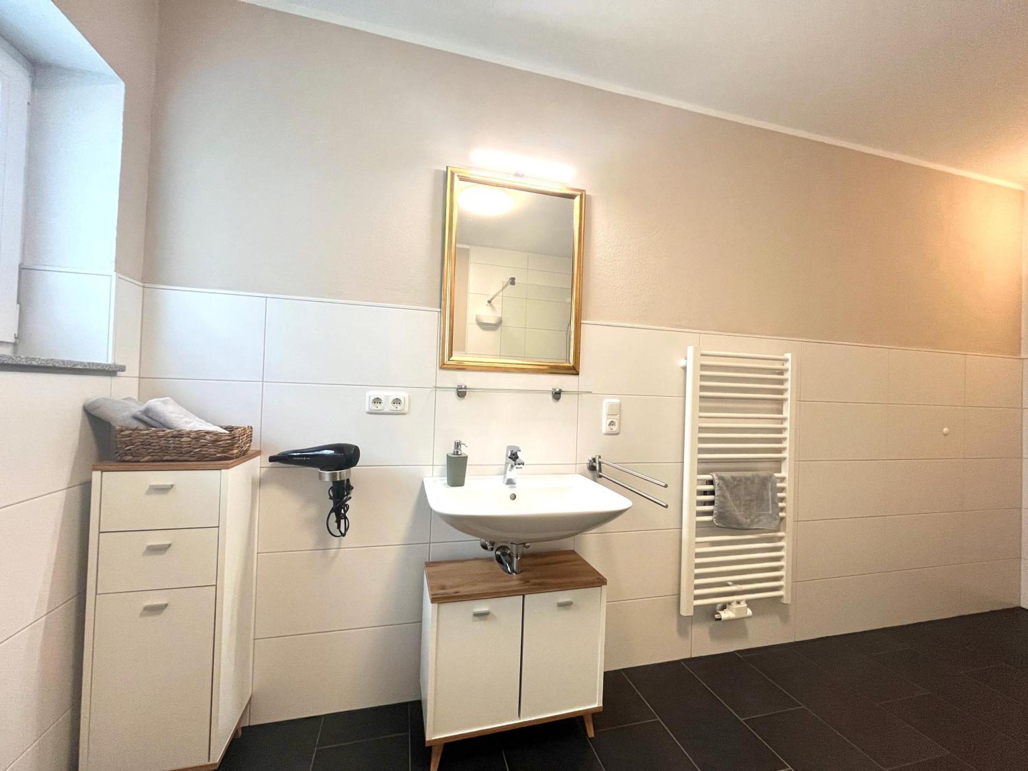 Ferienwohnung Sonnenterrasse, 1-4 Personen, 2 Schlafzimmer, Grosse Terrasse Müden Esterno foto