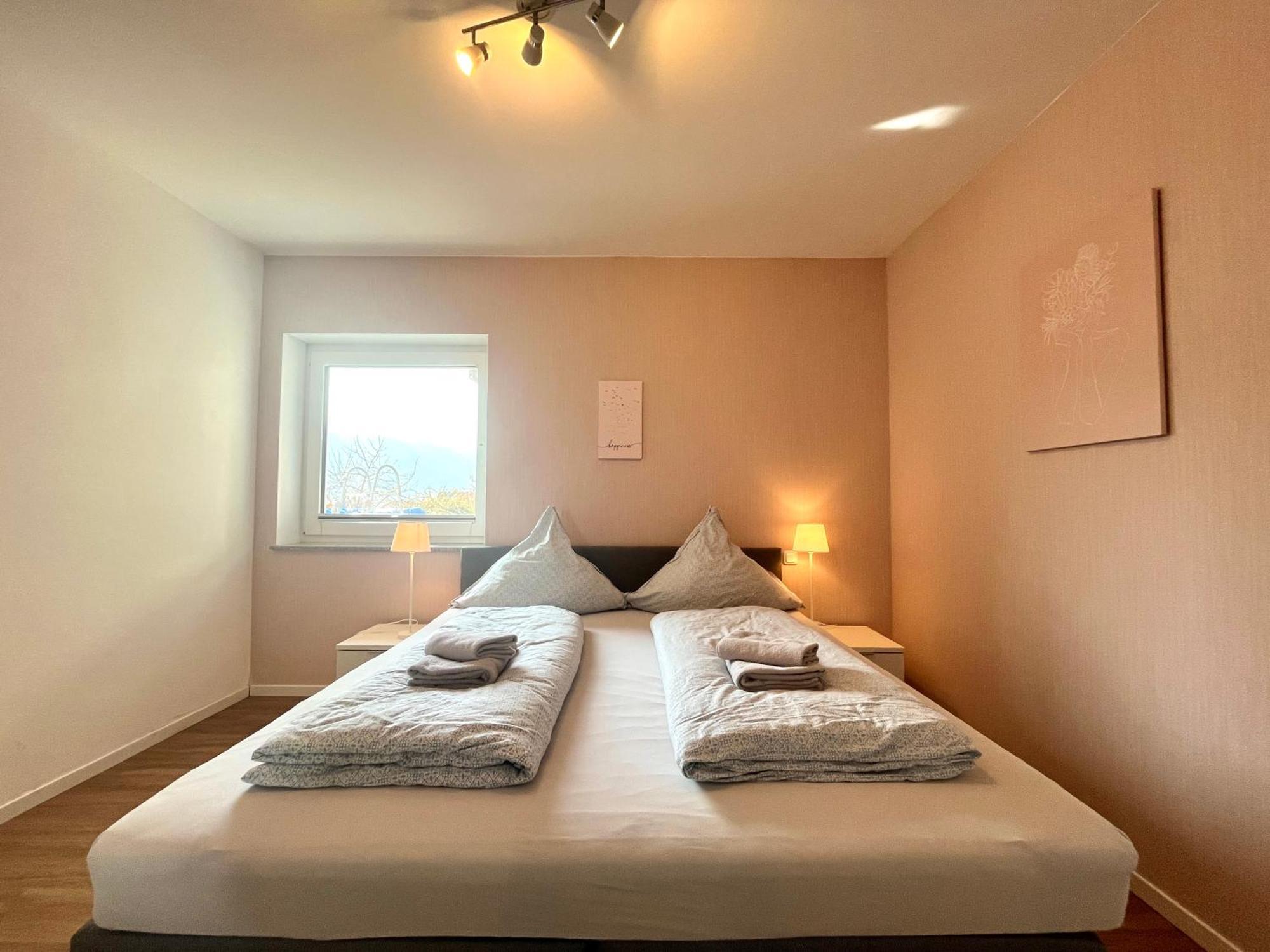 Ferienwohnung Sonnenterrasse, 1-4 Personen, 2 Schlafzimmer, Grosse Terrasse Müden Esterno foto