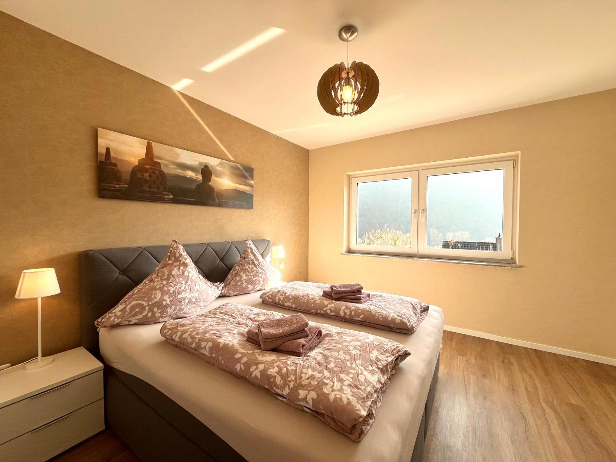 Ferienwohnung Sonnenterrasse, 1-4 Personen, 2 Schlafzimmer, Grosse Terrasse Müden Esterno foto