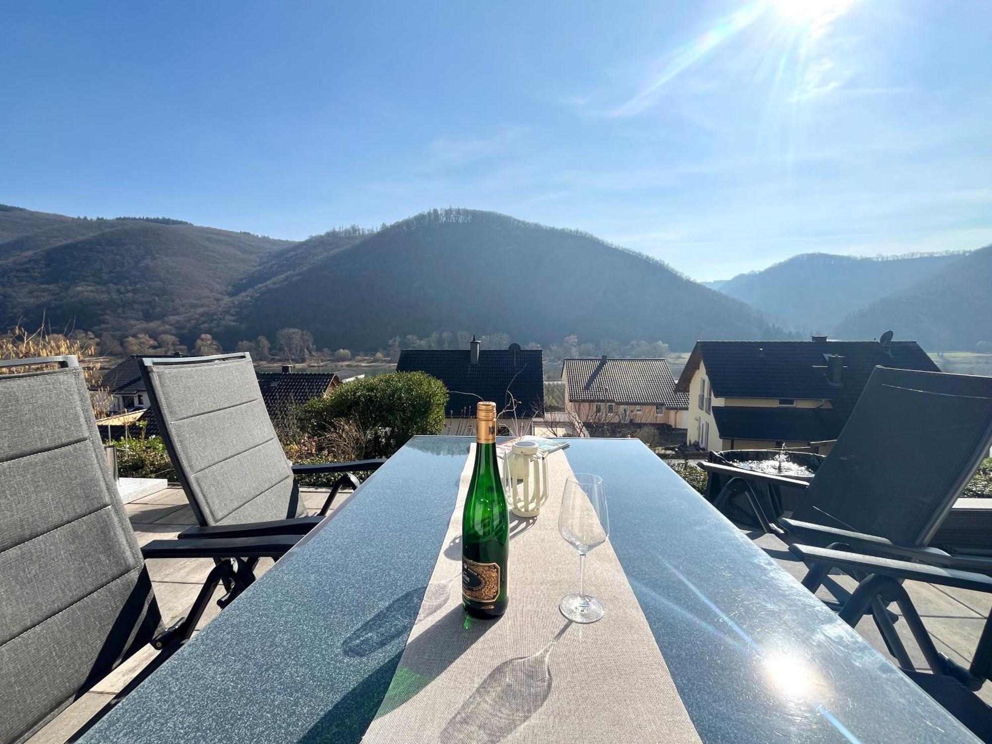 Ferienwohnung Sonnenterrasse, 1-4 Personen, 2 Schlafzimmer, Grosse Terrasse Müden Esterno foto