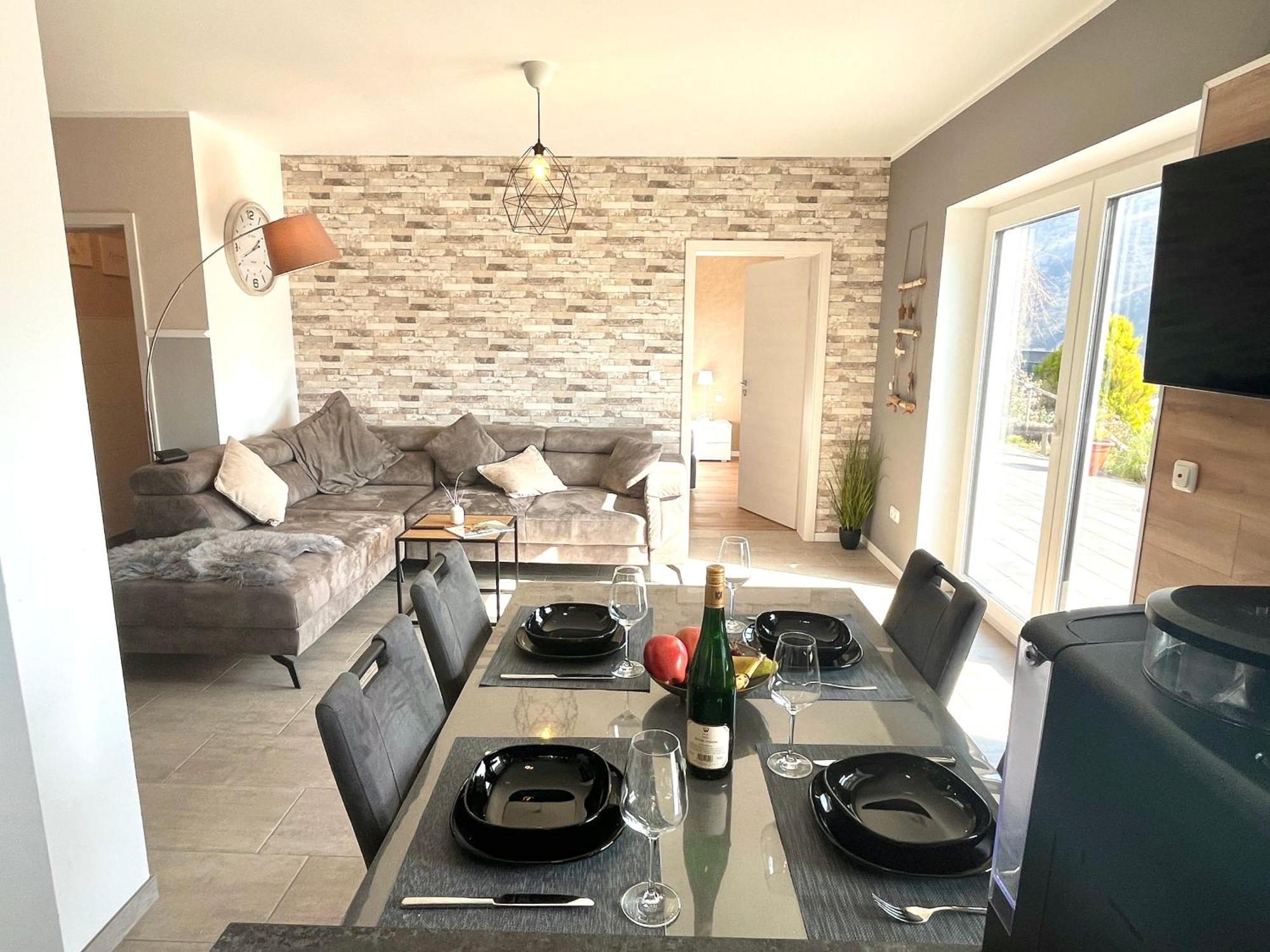 Ferienwohnung Sonnenterrasse, 1-4 Personen, 2 Schlafzimmer, Grosse Terrasse Müden Esterno foto