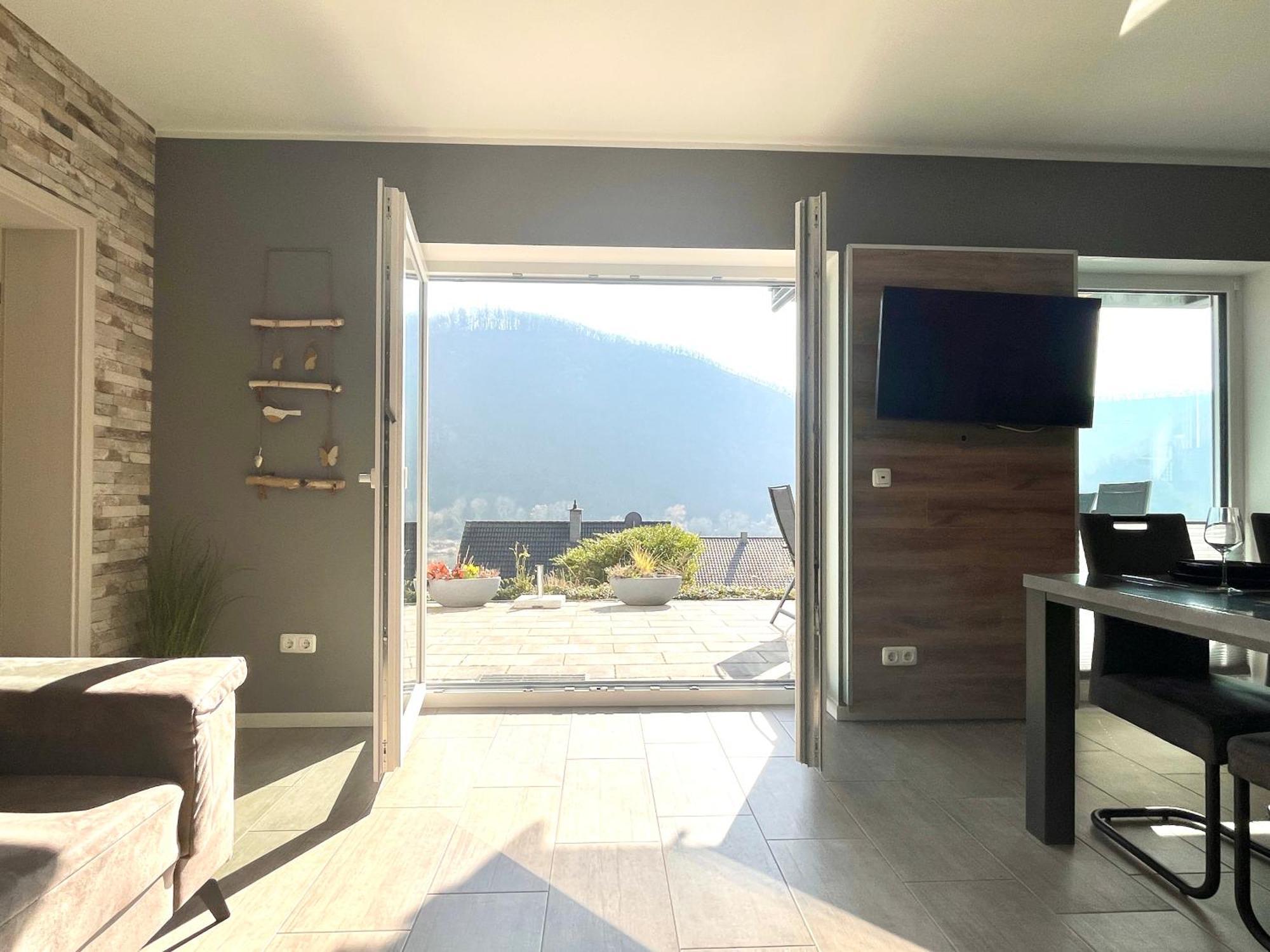 Ferienwohnung Sonnenterrasse, 1-4 Personen, 2 Schlafzimmer, Grosse Terrasse Müden Esterno foto