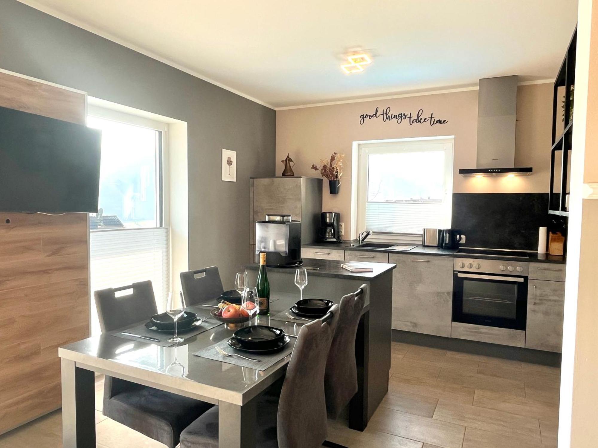 Ferienwohnung Sonnenterrasse, 1-4 Personen, 2 Schlafzimmer, Grosse Terrasse Müden Esterno foto